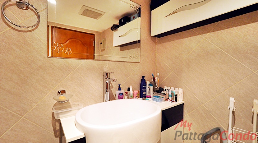 Beverly Hills Village Pattaya Townhouse For Sale - HP0006
