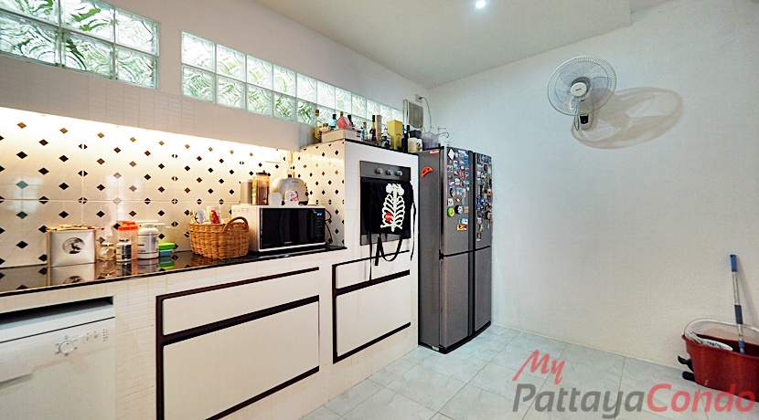 Beverly Hills Village Pattaya Townhouse For Sale - HP0006