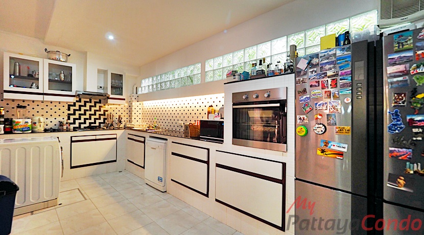 Beverly Hills Village Pattaya Townhouse For Sale - HP0006