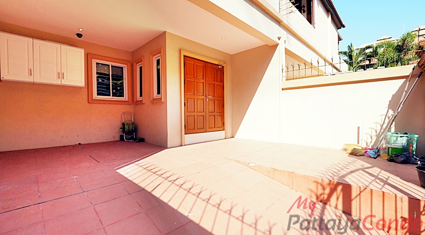Beverly Hills Village Pattaya Townhouse For Sale - HP0006