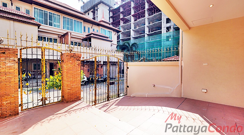 Beverly Hills Village Pattaya Townhouse For Sale - HP0006-2
