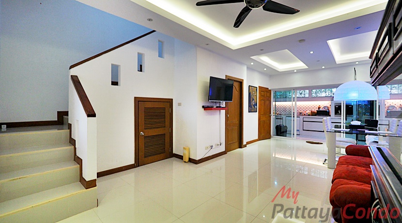 Beverly Hills Village Pattaya Townhouse For Sale - HP0006