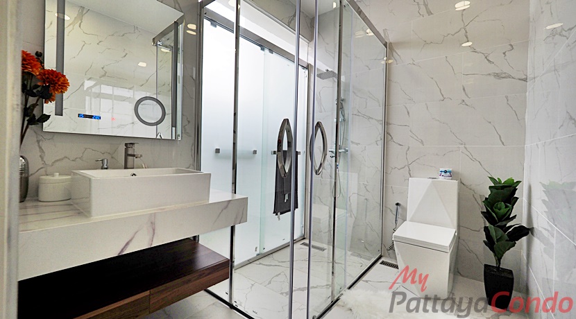 Palm Lakeside Pattaya Villa For Sale East Pattaya - HEPLP01