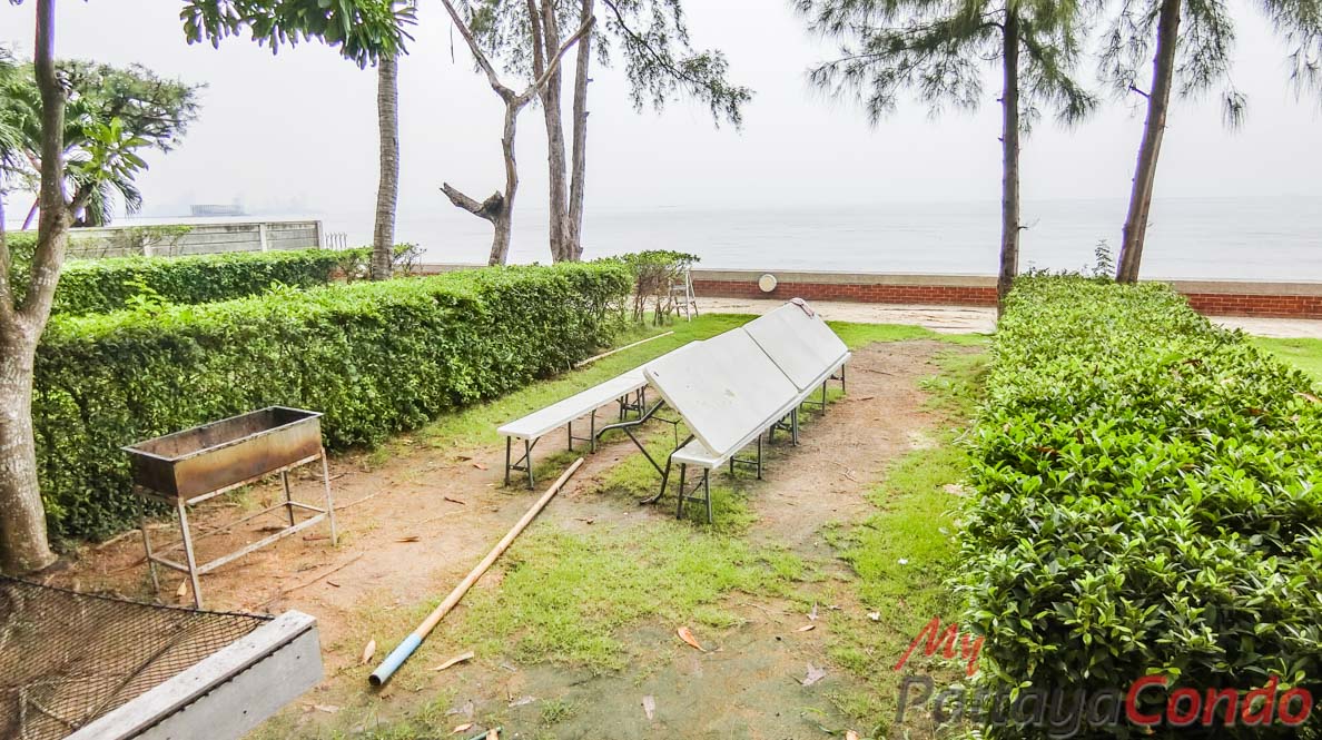 Sandbox Beachfront Villa East Pattaya Townhouse For Sale - HESB01