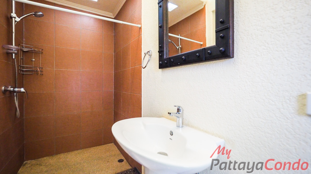 Santa Maria East Pattaya Townhouse For Sale - HESM03