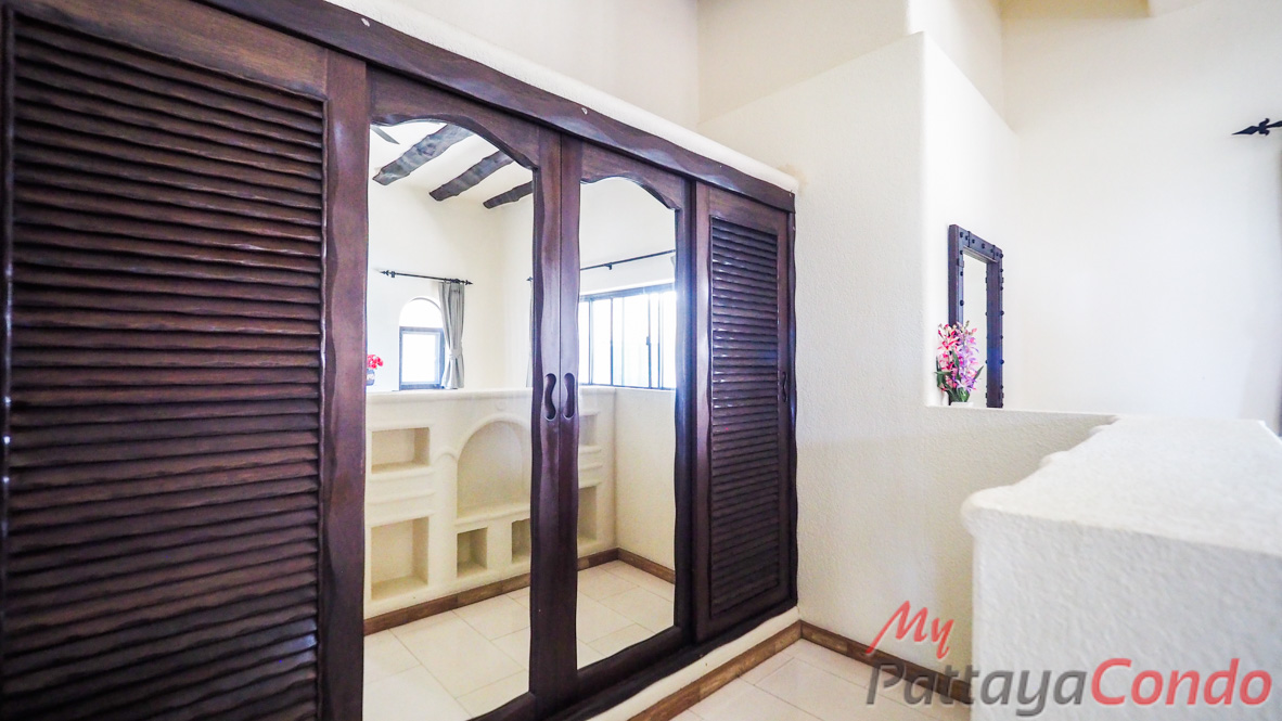 Santa Maria East Pattaya Townhouse For Sale - HESM03