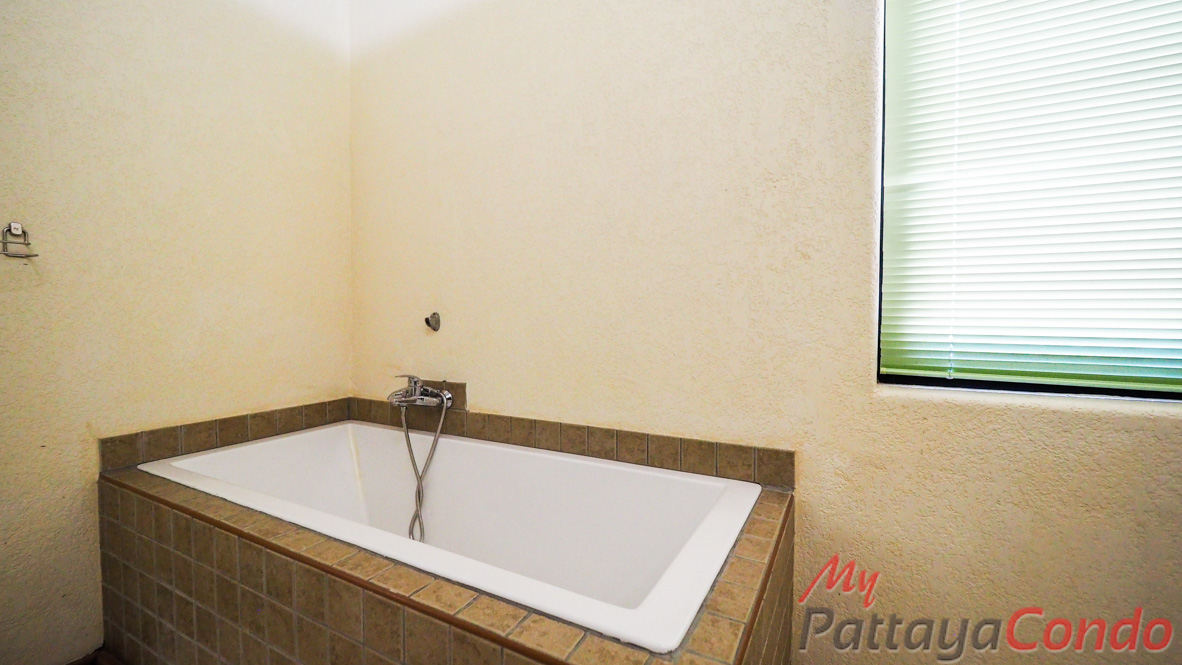 Santa Maria East Pattaya Townhouse For Sale - HESM03