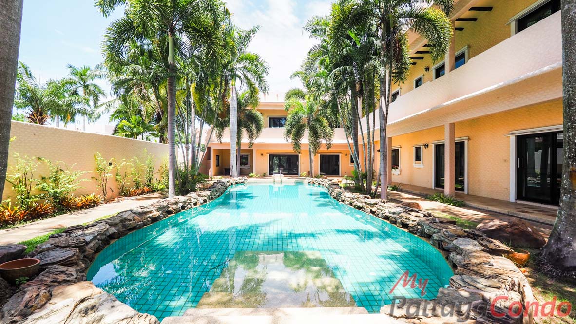 Santa Maria East Pattaya Townhouse For Sale - HESM03