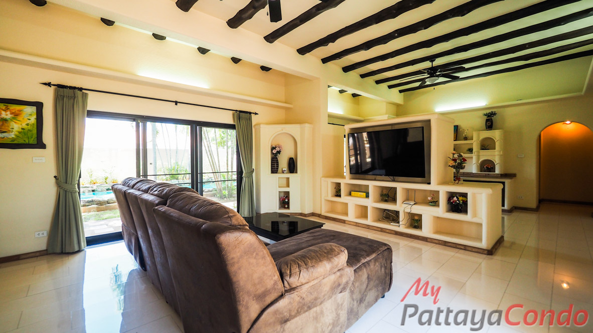 Santa Maria East Pattaya Townhouse For Sale - HESM03