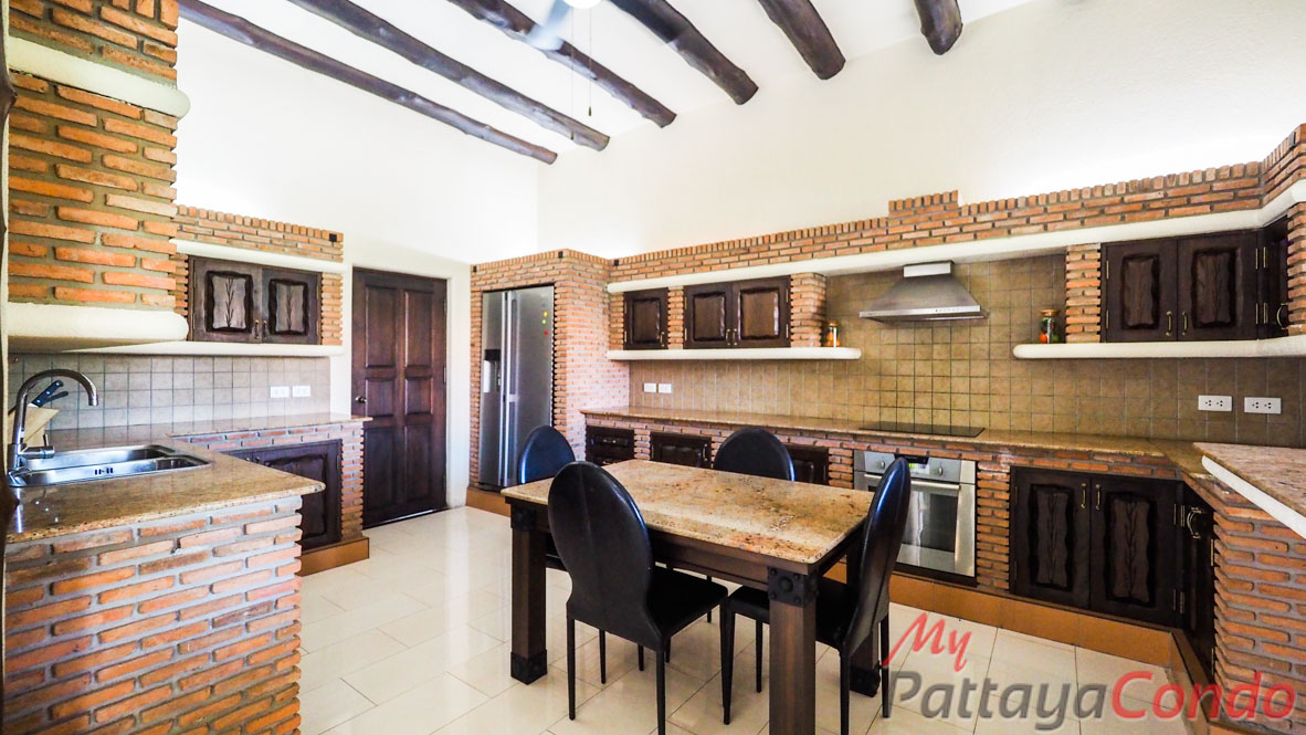 Santa Maria East Pattaya Townhouse For Sale - HESM03