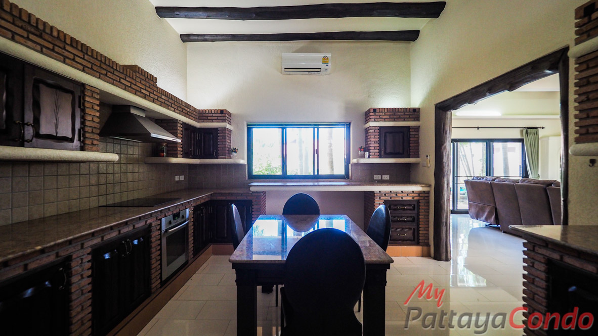 Santa Maria East Pattaya Townhouse For Sale - HESM03
