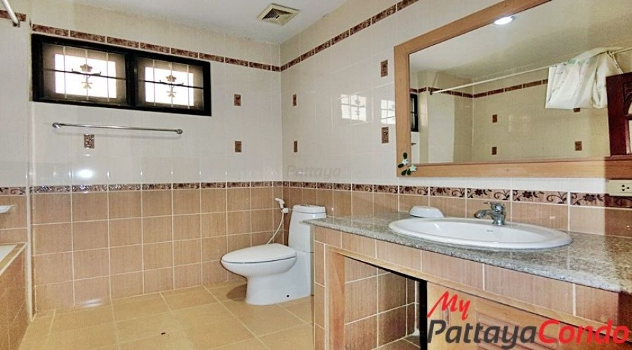 Blue Star Village East Pattaya House For Sale - HEBS01-12