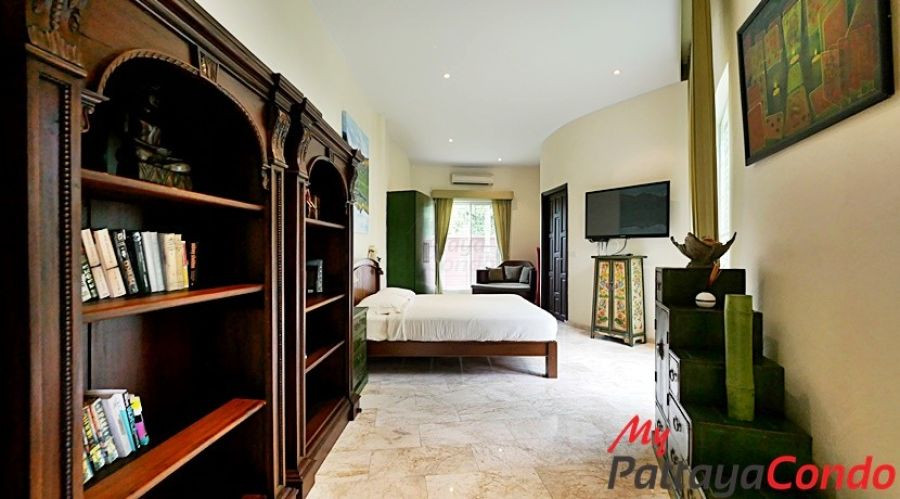 Thaily Wood Village East Pattaya Pool Villa For Sale - HETW01