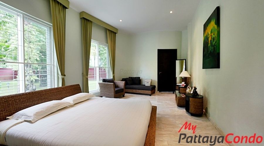 Thaily Wood Village East Pattaya Pool Villa For Sale - HETW01