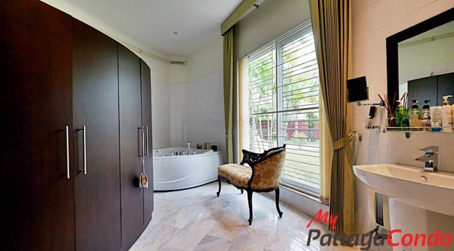 Thaily Wood Village East Pattaya Pool Villa For Sale - HETW01-23
