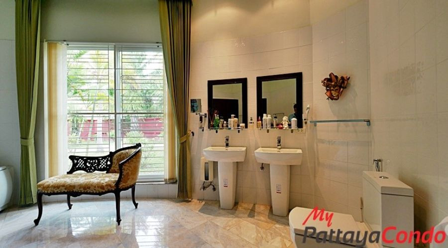 Thaily Wood Village East Pattaya Pool Villa For Sale - HETW01