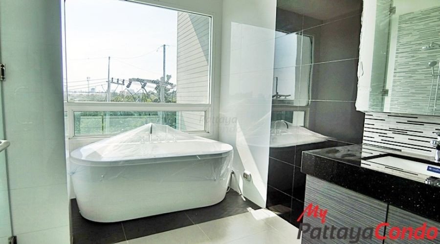 The Grand Paradise Villa East Pattaya Pool Villa For Sale - HEGPV01