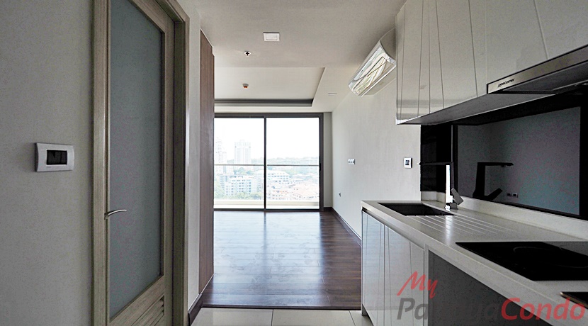 The Peak Towers Pattaya Condo For Sale - PEAKT45