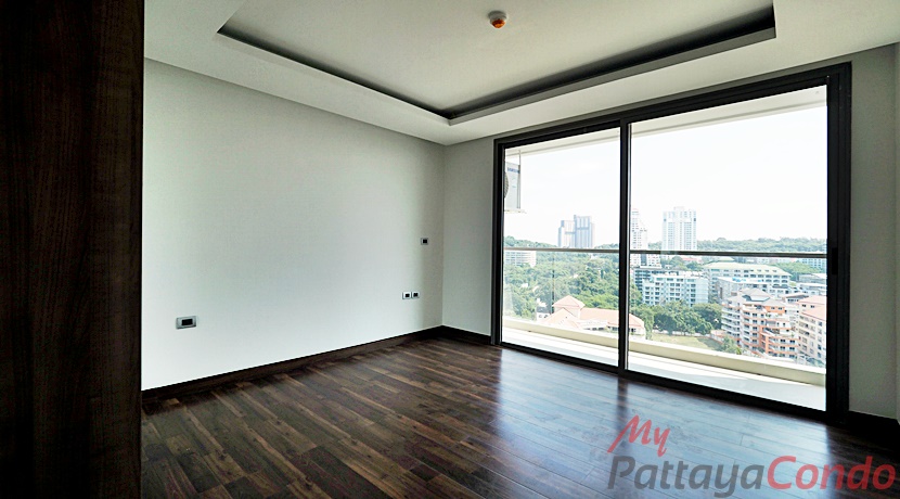 The Peak Towers Pattaya Condo For Sale - PEAKT45