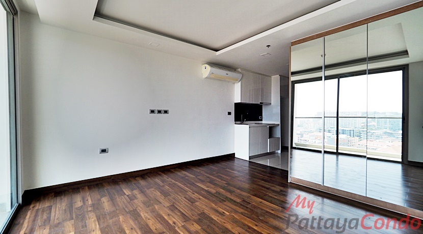 The Peak Towers Pattaya Condo For Sale - PEAKT45