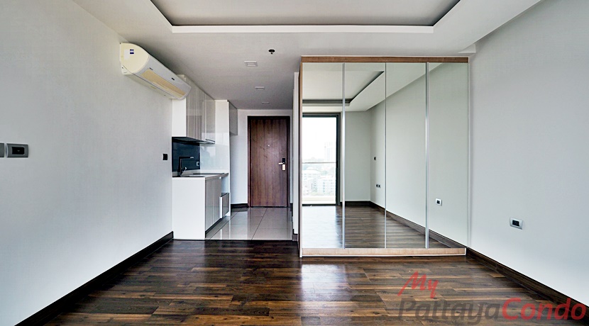 The Peak Towers Pattaya Condo For Sale - PEAKT45
