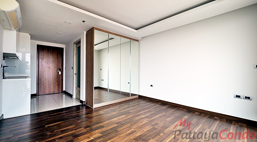 The Peak Towers Pattaya Condo For Sale - PEAKT45