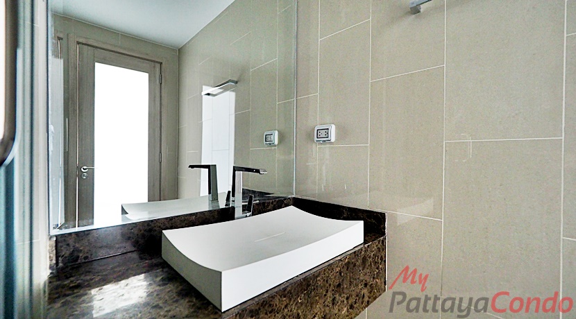 The Peak Towers Pattaya Condo For Sale - PEAKT45