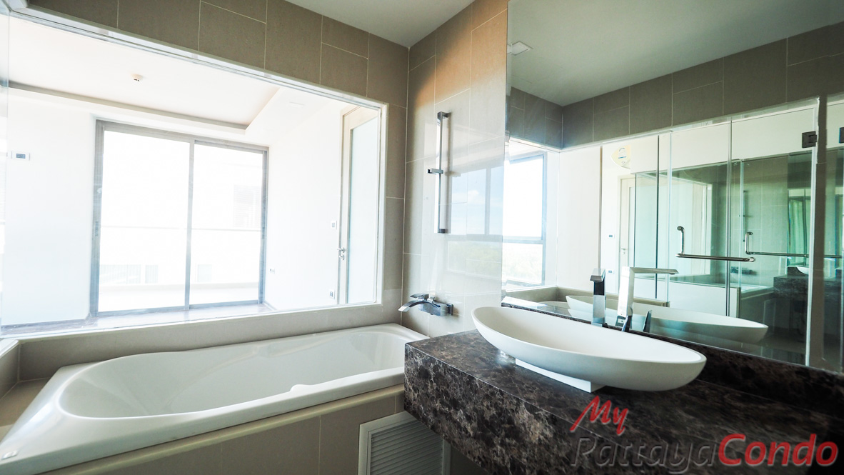 The Peak Towers Pattaya Condo For Sale - PEAKT60
