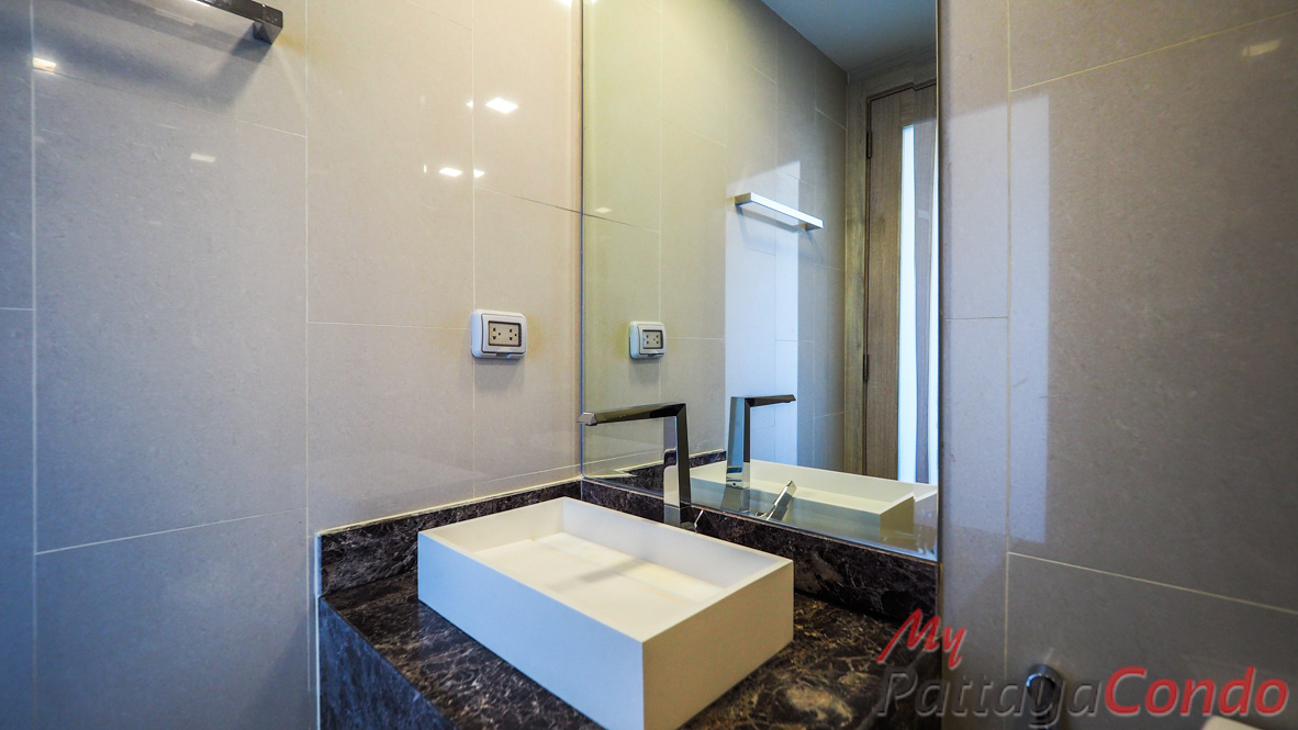 The Peak Towers Pattaya Condo For Sale - PEAKT50