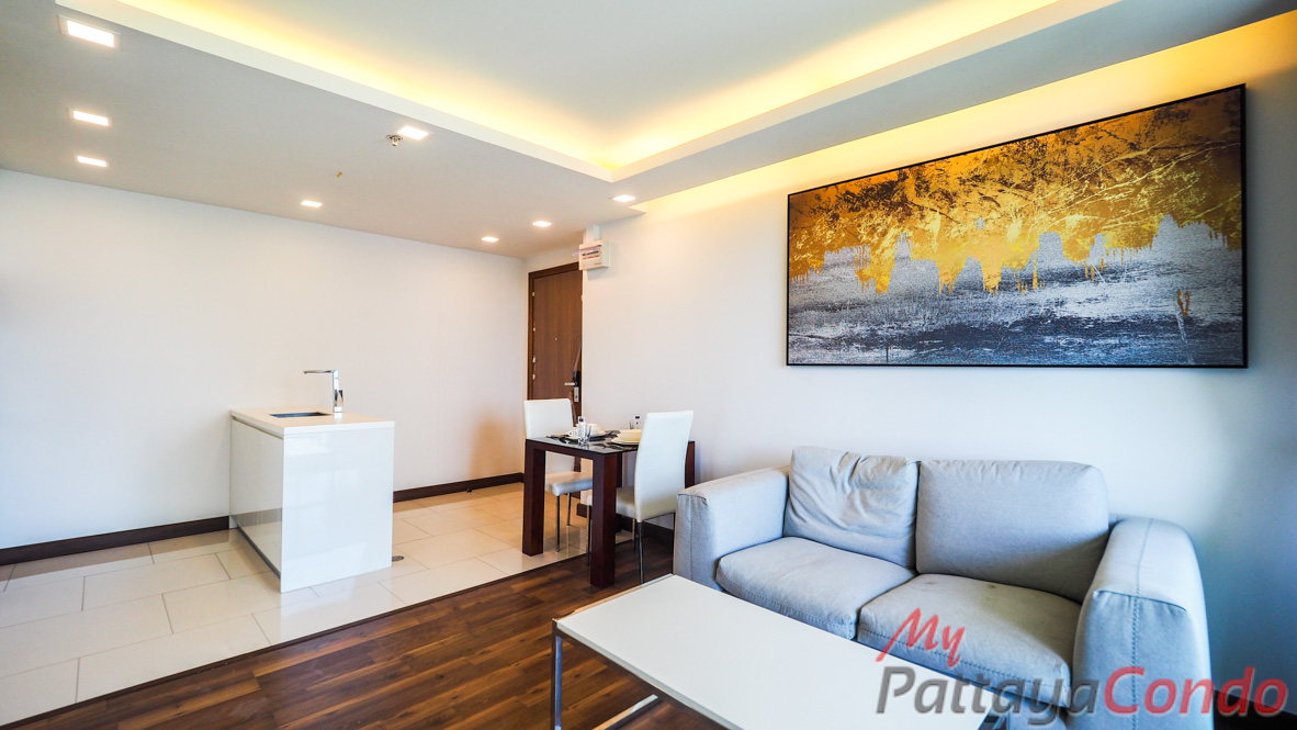 The Peak Towers Pattaya Condo For Sale - PEAKT50