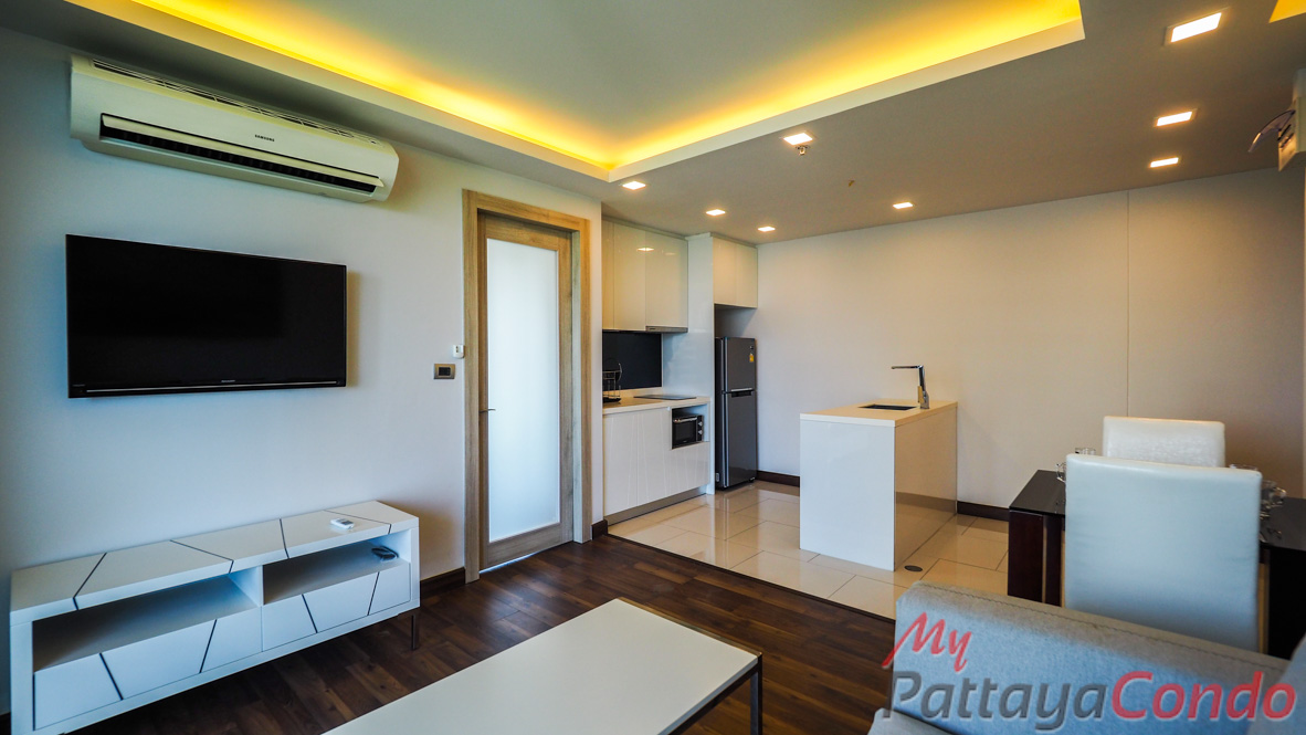 The Peak Towers Pattaya Condo For Sale - PEAKT50