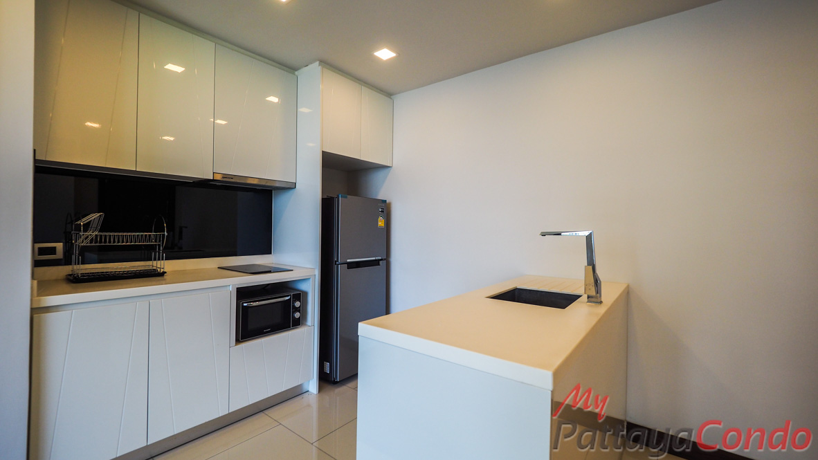 The Peak Towers Pattaya Condo For Sale - PEAKT51