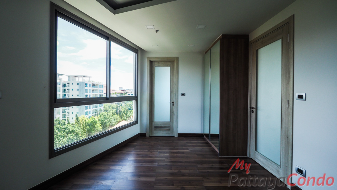 The Peak Towers Pattaya Condo For Sale - PEAKT62