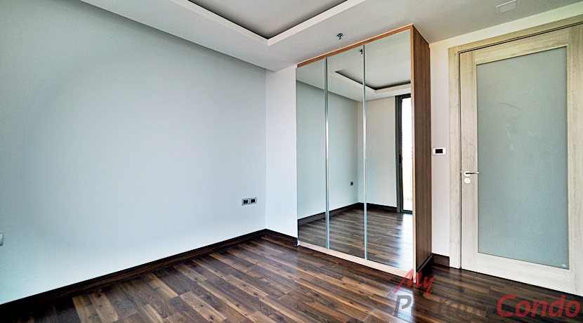 The Peak Towers Pattaya Condo For Sale - PEAKT47