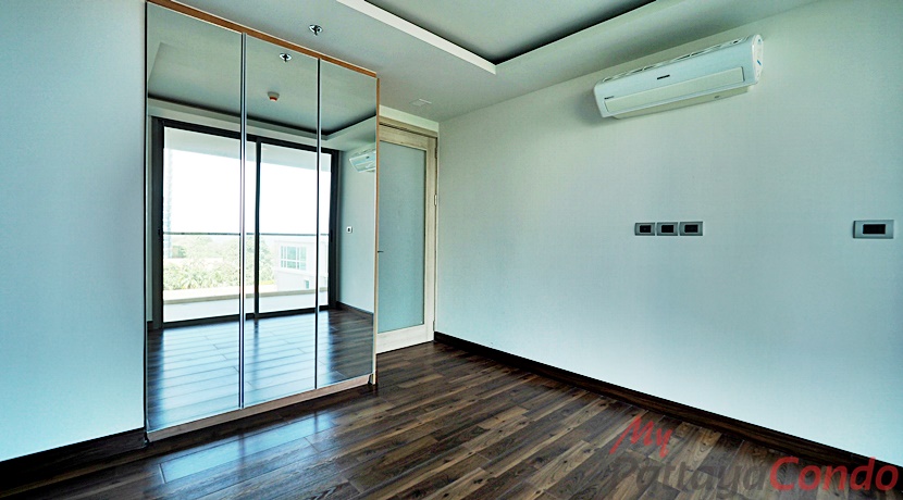 The Peak Towers Pattaya Condo For Sale - PEAKT47