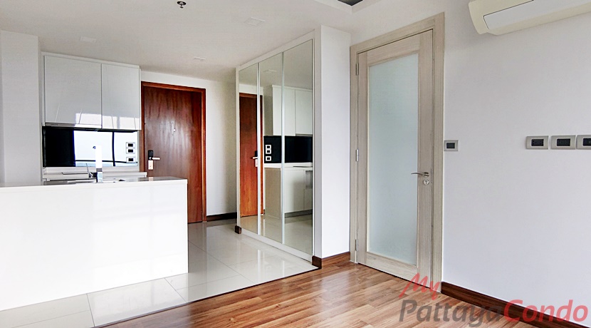 The Peak Towers Pattaya Condo For Sale - PEAKT53