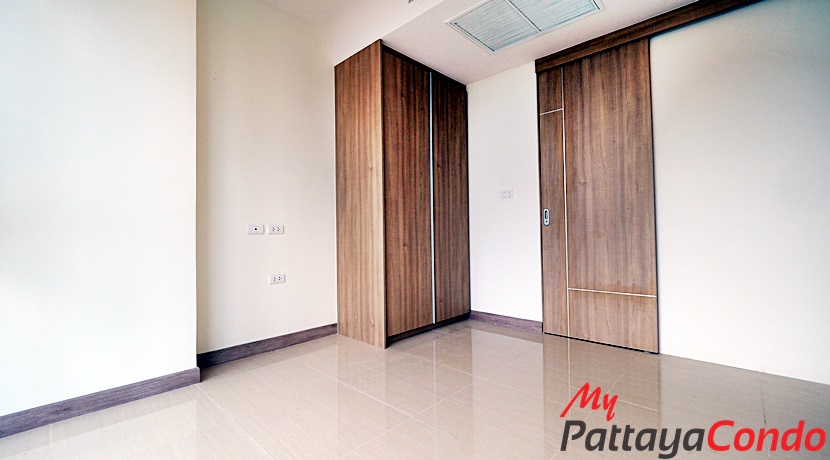 Riviera Wong Amat Condo For Sale - RW40