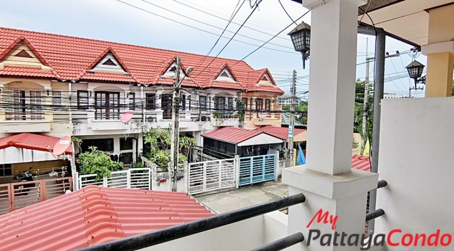 Sub Sombat Village Central Pattaya Townhouse For Sale - HCSS01