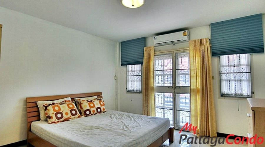 Sub Sombat Village Central Pattaya Townhouse For Sale - HCSS03