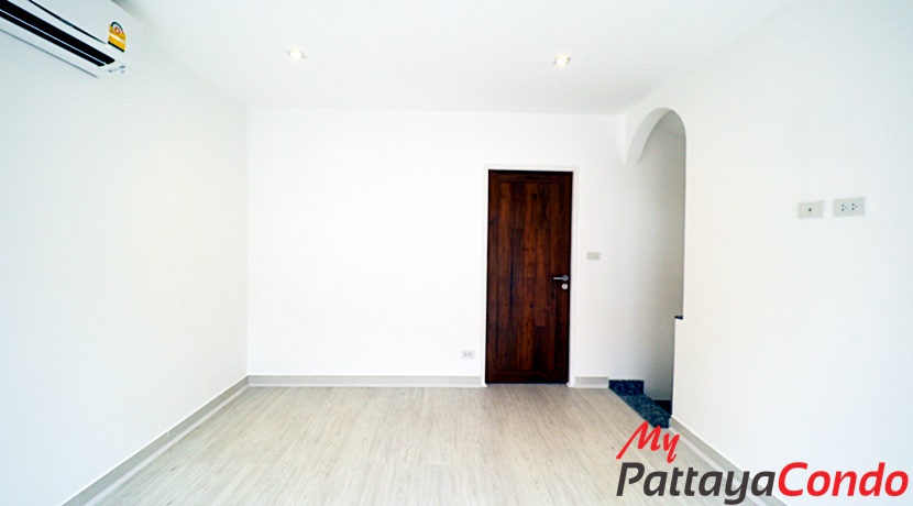 Beverly Hills Village Pattaya Townhouse For Sale - HP0003