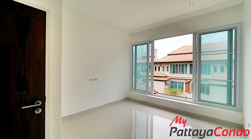 Beverly Hills Village Pattaya Townhouse For Sale - HP0003-21