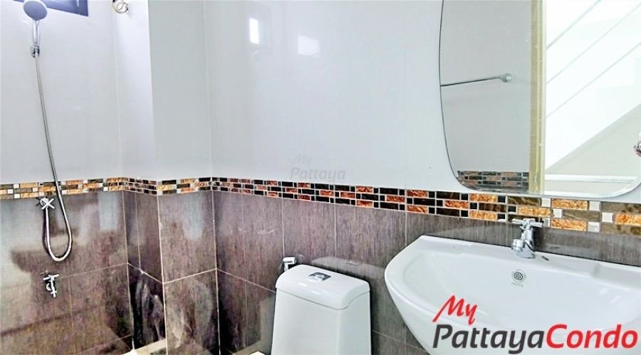 Private Townhouse Huay Yai Pattaya For Sale - HE0008
