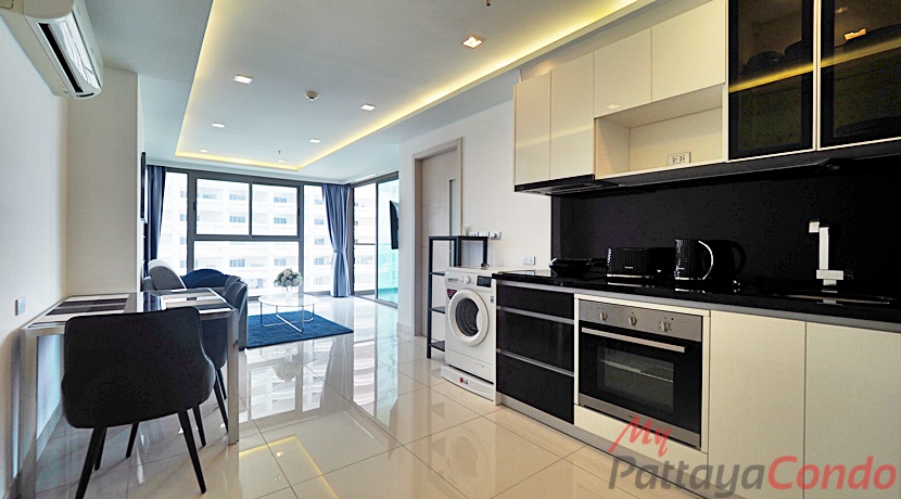 AD Hyatt Condominium