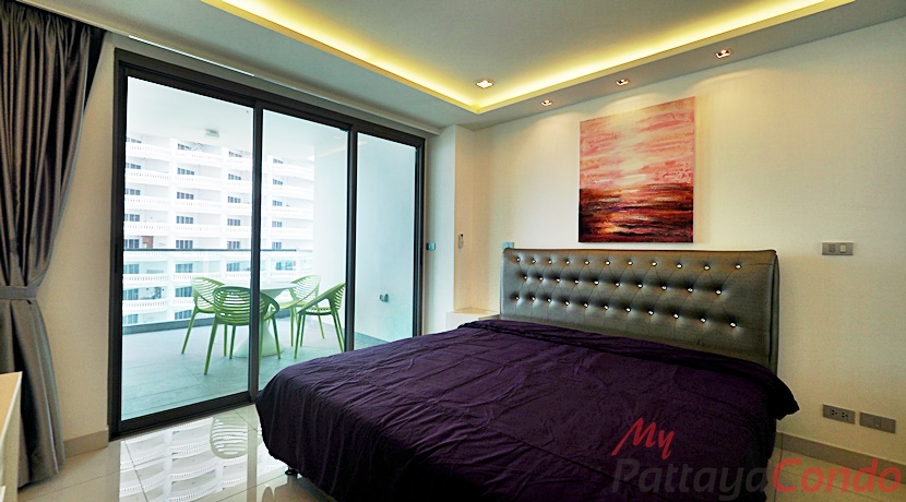 AD Hyatt Condominium