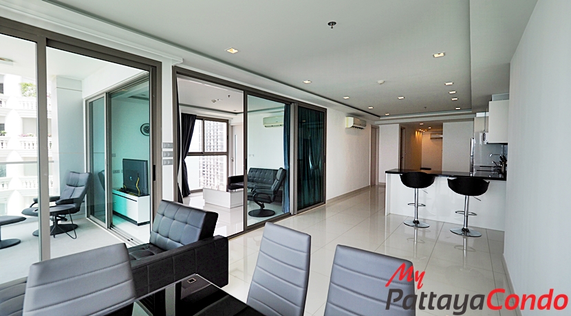 AD Hyatt Condominium