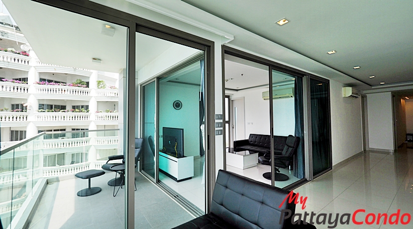 AD Hyatt Condominium