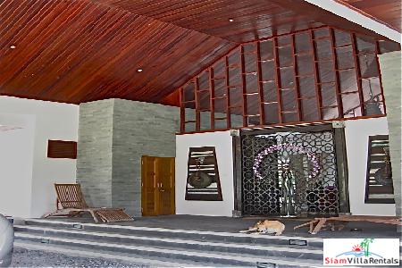 Massive and Stately 6+ Bedroom Property in Pa Klok