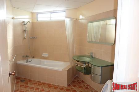 Witthayu Complex | Large Two Bedroom Condo near BTS Phloen Chit