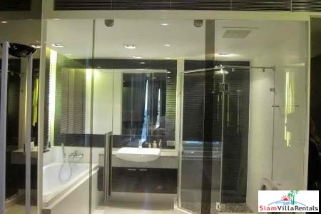 Manhattan Chit Lom | Spacious Living & City Views from this Two Bedroom Condo for Rent in Ratchathewii