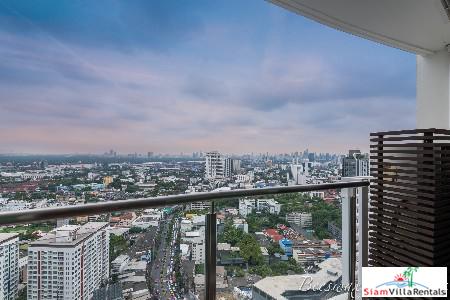 Skywalk Condo | Fantastic City Views from this Contemporary Two Bedroom Condo in Phra Khanong